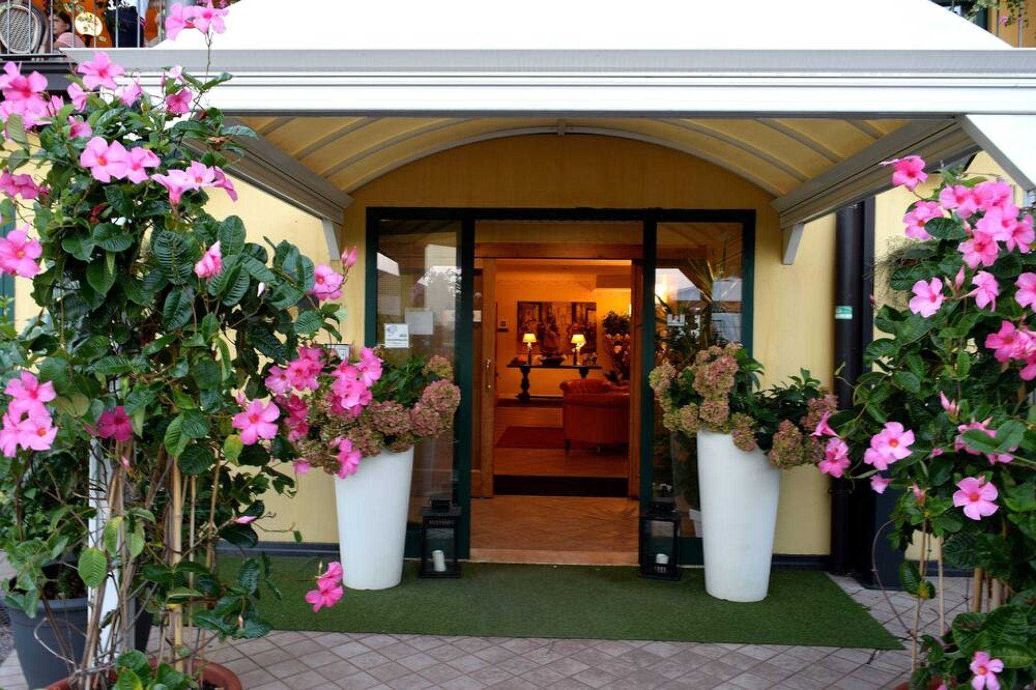 Ahg Riva Del Sole Hotel - Adults Only Moniga del Garda Zewnętrze zdjęcie